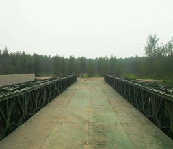 貝雷鋼橋橋面板